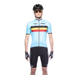 Bioracer Maillot Cycliste - Bleu - Unisexe - Officiel Equipe Belgique (2022) 10 Bioracer Maillot Cycliste - Bleu - Unisexe - Officiel Equipe Belgique (2022) -Vélo Mania maillot cycliste bleu unisexe officiel equipe belgique 2022 3