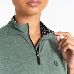 Dare 2b Pedal Through It Maillot De Fitness Zippé à Moitié Pour Femme - Vert 11 Dare 2b Pedal Through It Maillot De Fitness Zippé à Moitié Pour Femme - Vert -Vélo Mania pedal through it maillot de fitness zippe a moitie pour femme vert 4