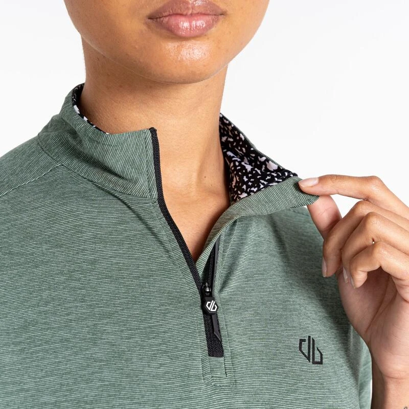 Dare 2b Pedal Through It Maillot De Fitness Zippé à Moitié Pour Femme - Vert 7 Dare 2b Pedal Through It Maillot De Fitness Zippé à Moitié Pour Femme - Vert – Image 5