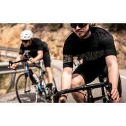 PIPPO - ALPE D'HUEZ MAILLOT DE COURSE 9 PIPPO - ALPE D'HUEZ MAILLOT DE COURSE -Vélo Mania pippo alpe dhuez maillot de course 2